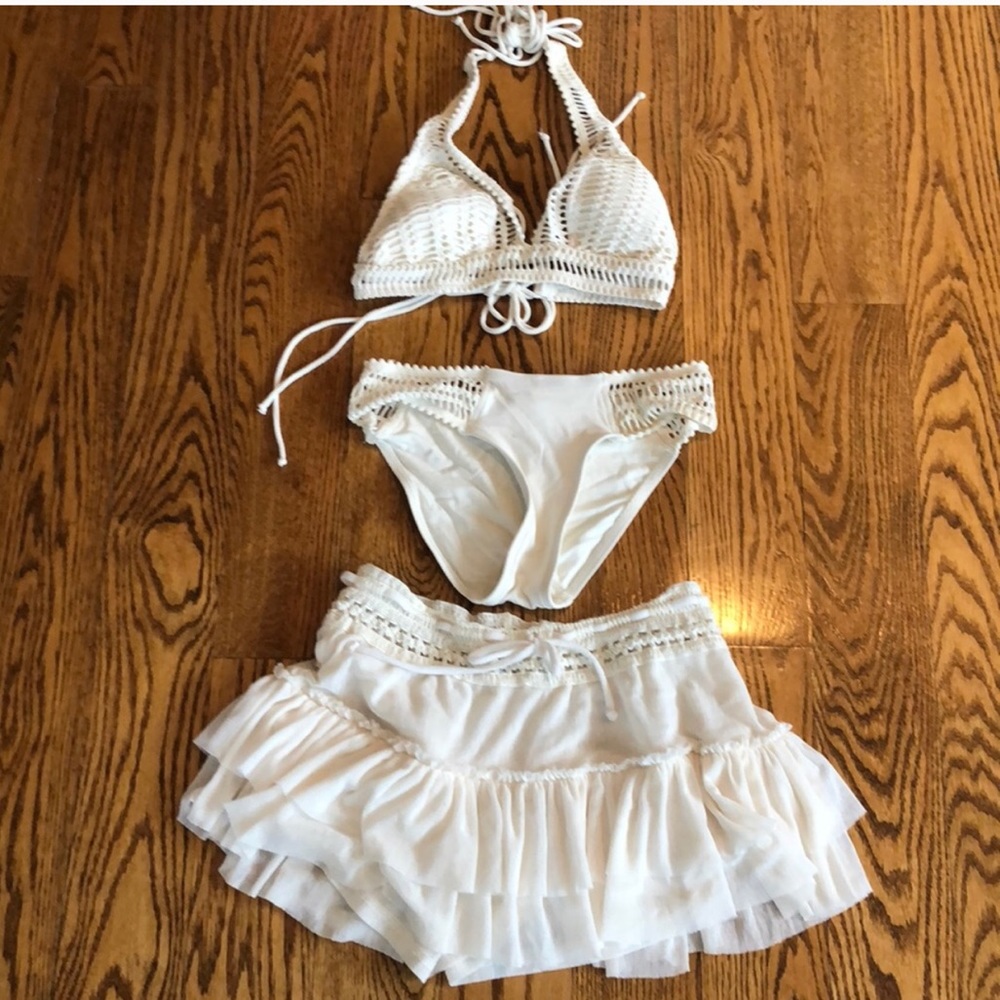 Robin Piccone off white bikini and skirt
